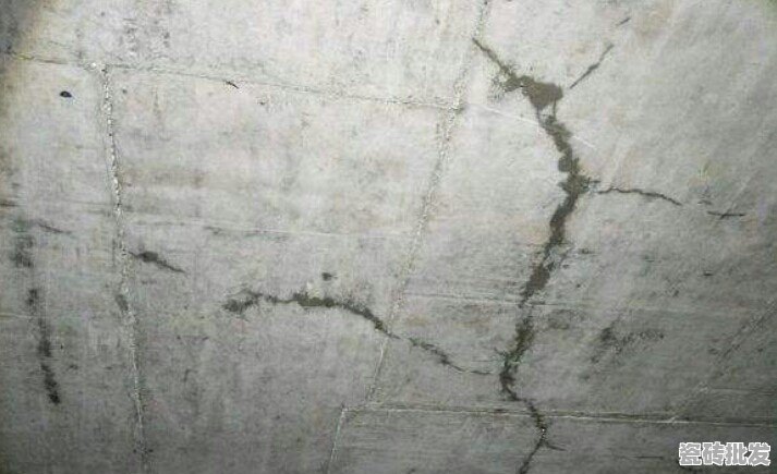 三楼瓷砖地板上老渗水什么原因 - 优质瓷砖批发网