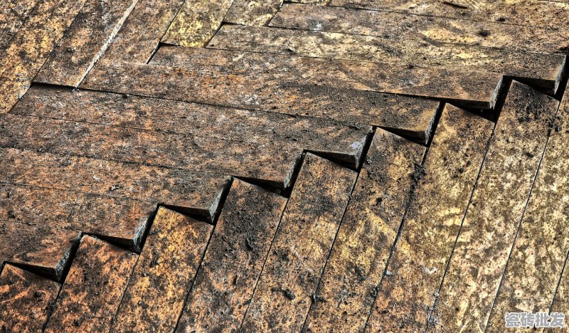 地板瓷砖上面的膜风化了该怎么办去除 - 优质瓷砖批发网