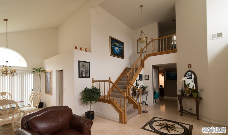 家用楼梯瓷砖用什么铺最好 - 优质瓷砖批发网