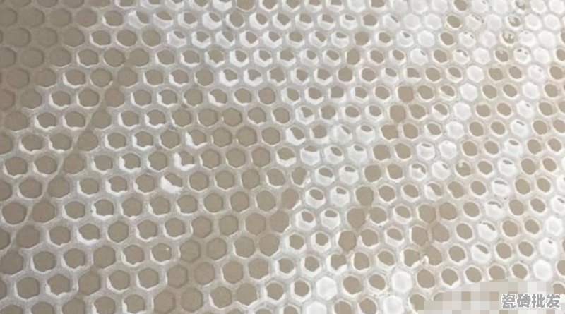 染发剂掉在瓷砖地上怎么洗 - 优质瓷砖批发网